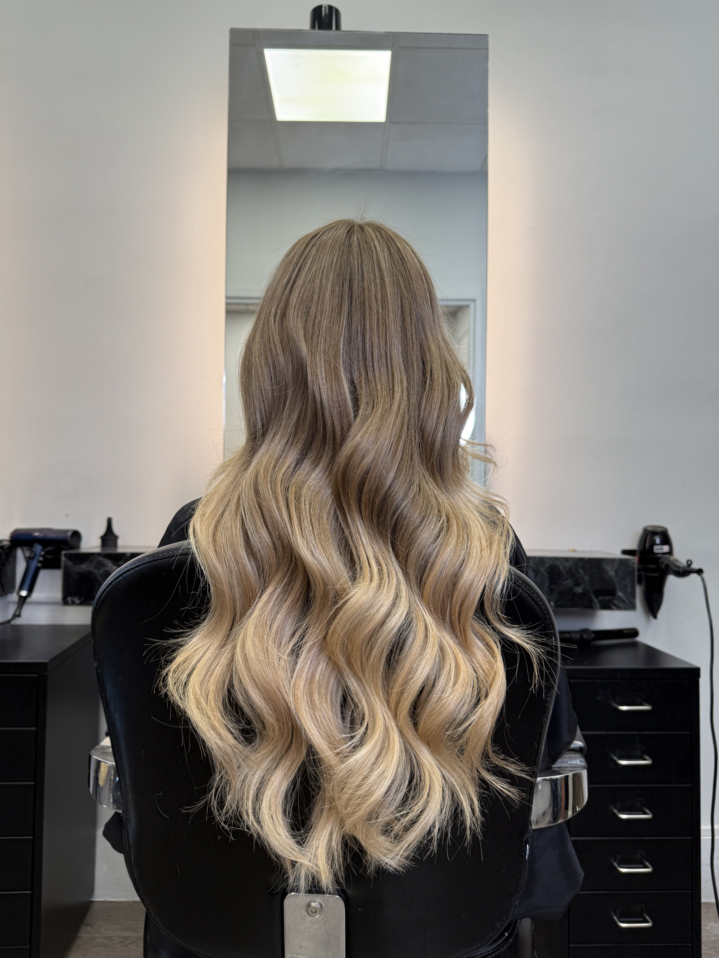 Balayage blond beige ondulations longues