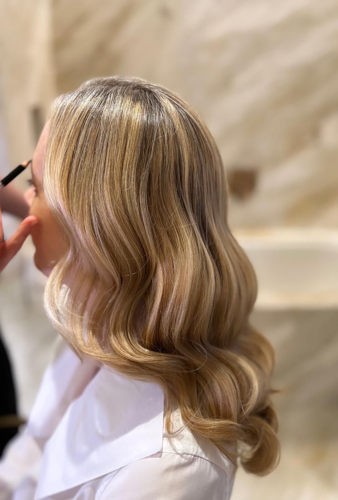 Ondulations Hollywood blond doré