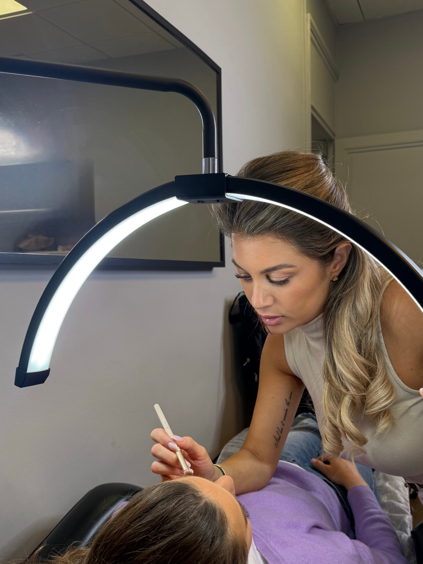 Pose de cils en cabine make up