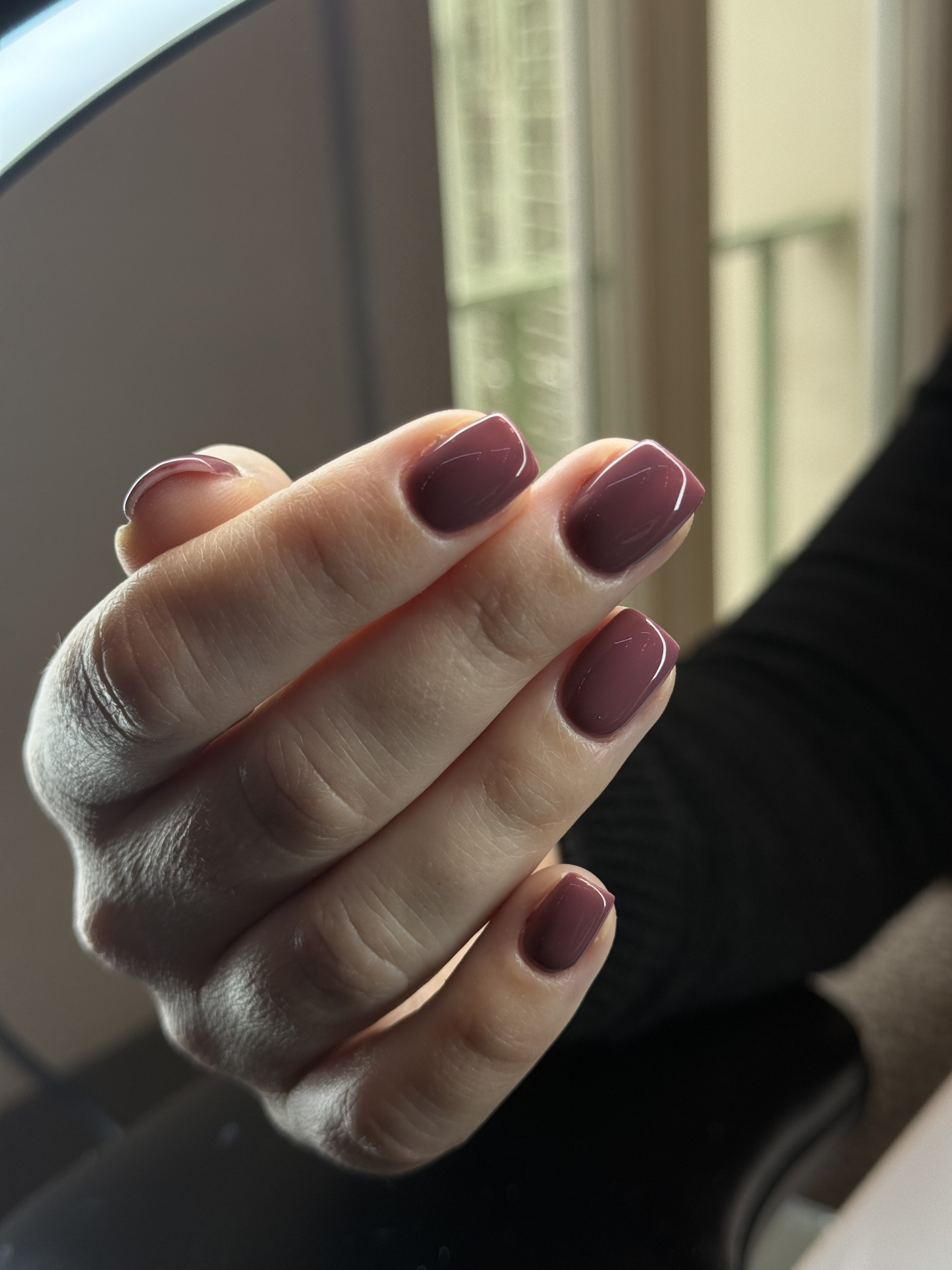 Manucure prune glossy