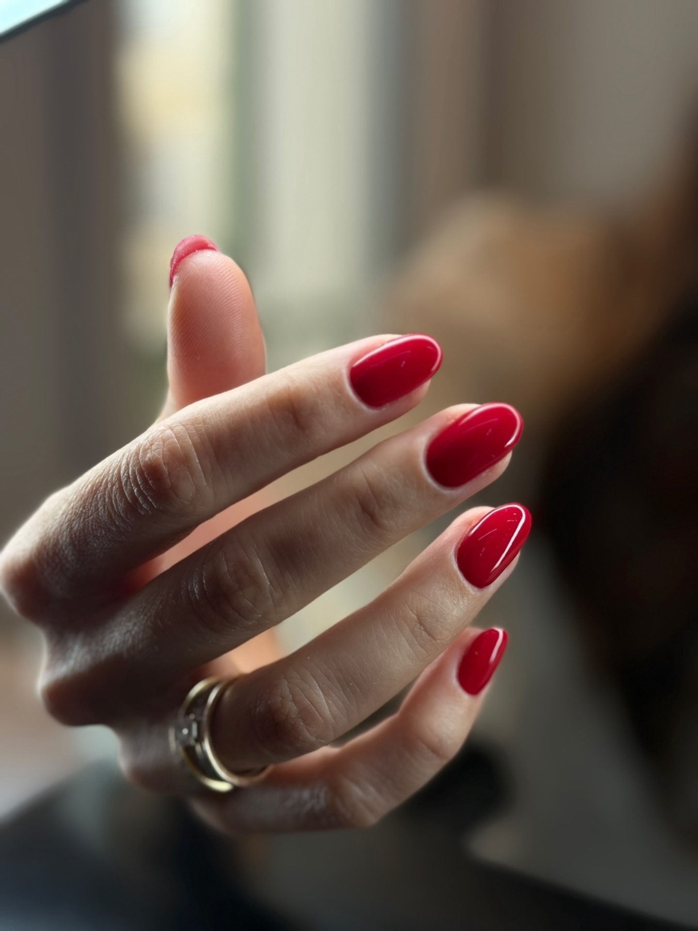 Manucure rouge glossy amande